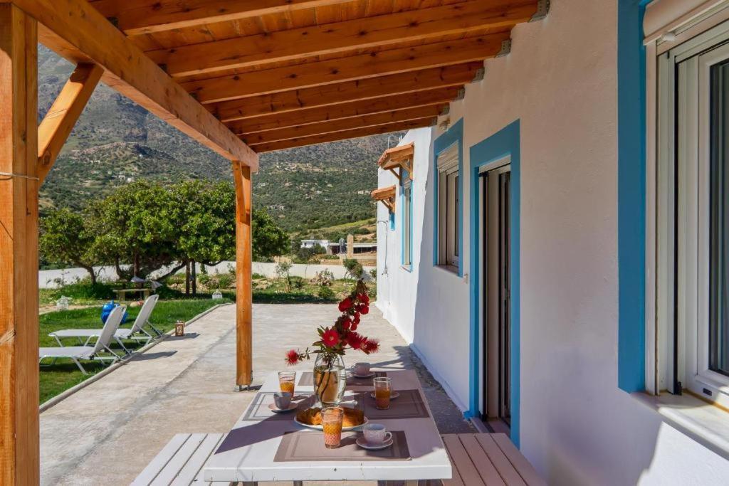 George Sea View With Pool - Holiday home Triopetra