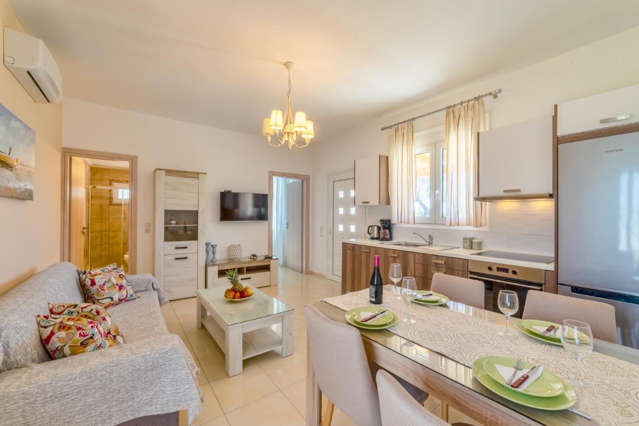 Holiday home George Sea View With Pool -